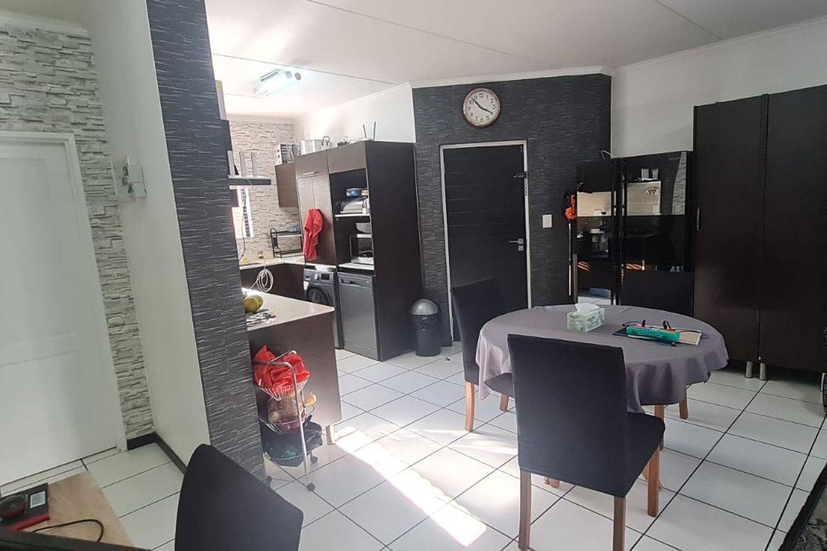 Welcome to modern living at its finest! - Photo 5