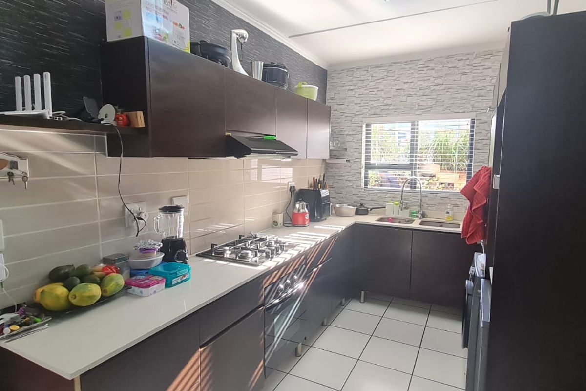 Welcome to modern living at its finest! - Photo 2