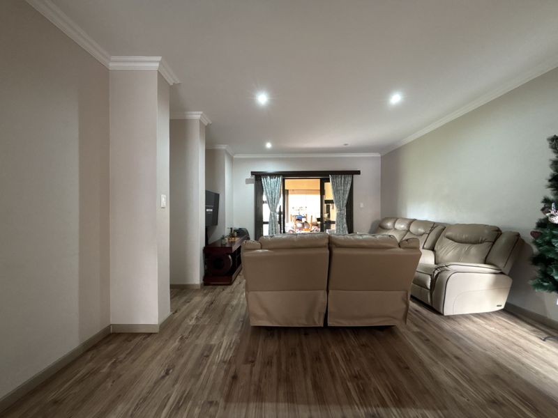 Modern 3-Bedroom Corner Unit in Ravenswood Manor – Ground Floor Convenience with Style - Photo 8