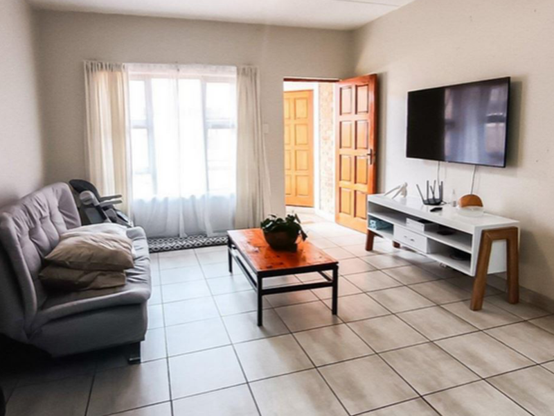 Modern 3-Bedroom Ground Floor Unit  – Secure, Stylish & Well-Located - Photo 5