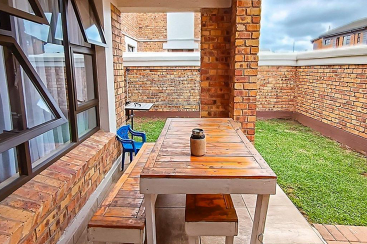 Modern 3-Bedroom Ground Floor Unit  – Secure, Stylish & Well-Located - Photo 4