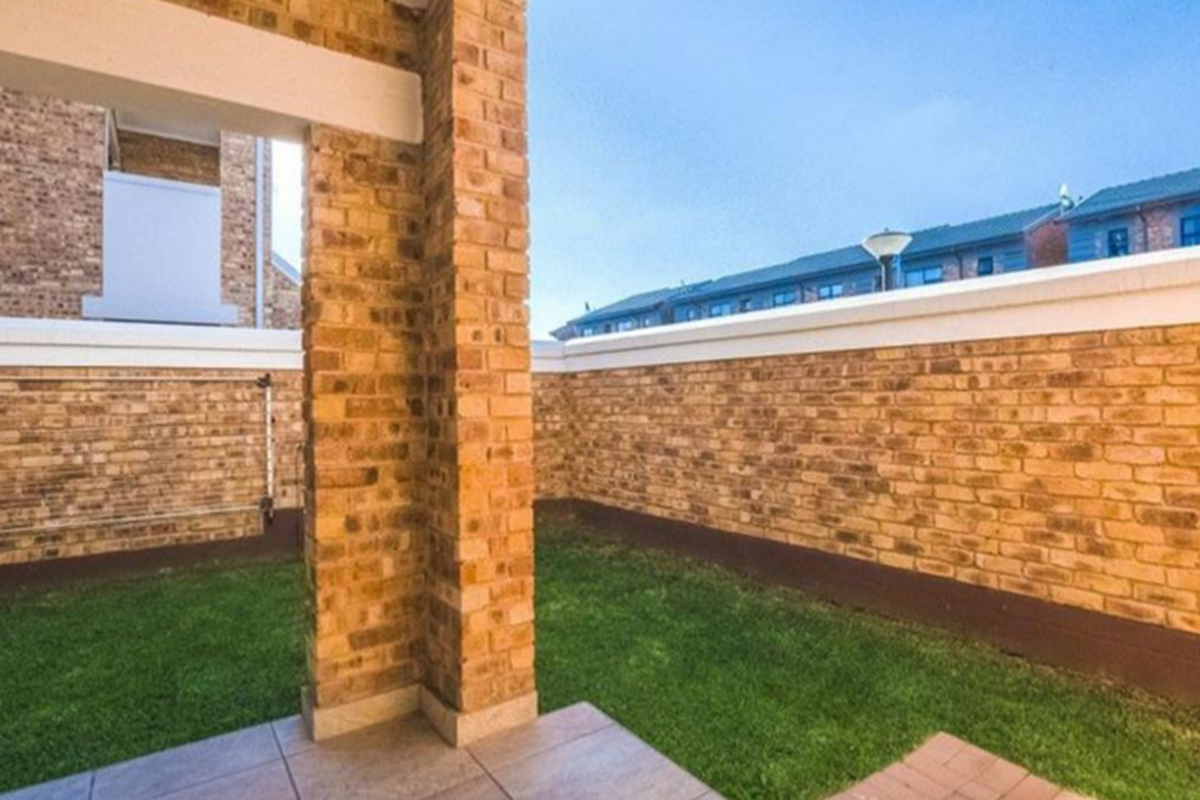 Modern 3-Bedroom Ground Floor Unit  – Secure, Stylish & Well-Located - Photo 3