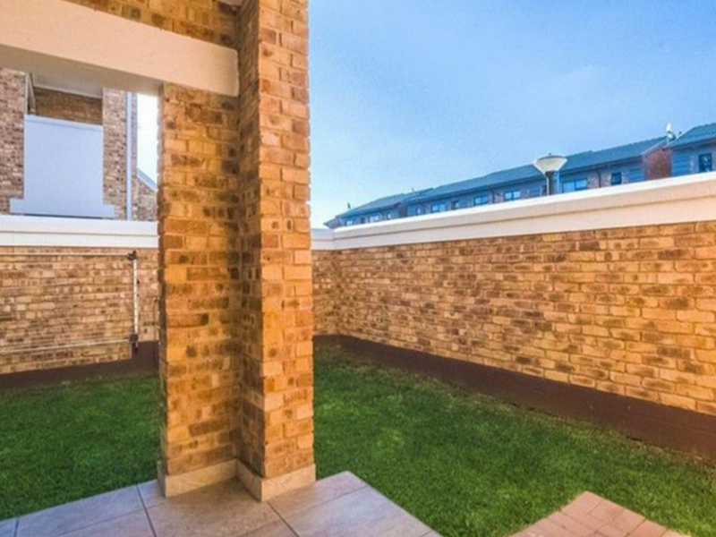 Modern 3-Bedroom Ground Floor Unit  – Secure, Stylish & Well-Located - Photo 3