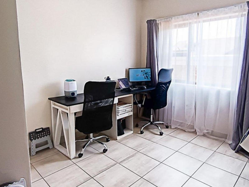 Modern 3-Bedroom Ground Floor Unit  – Secure, Stylish & Well-Located - Photo 10