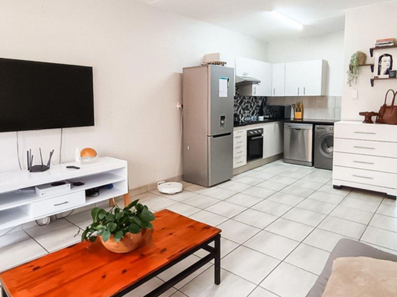 Modern 3-Bedroom Ground Floor Unit  – Secure, Stylish & Well-Located - Photo 8