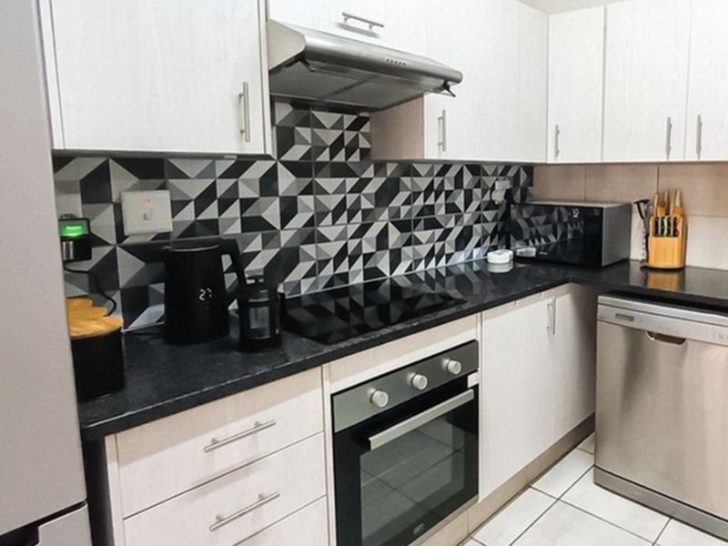 Modern 3-Bedroom Ground Floor Unit  – Secure, Stylish & Well-Located - Photo 7