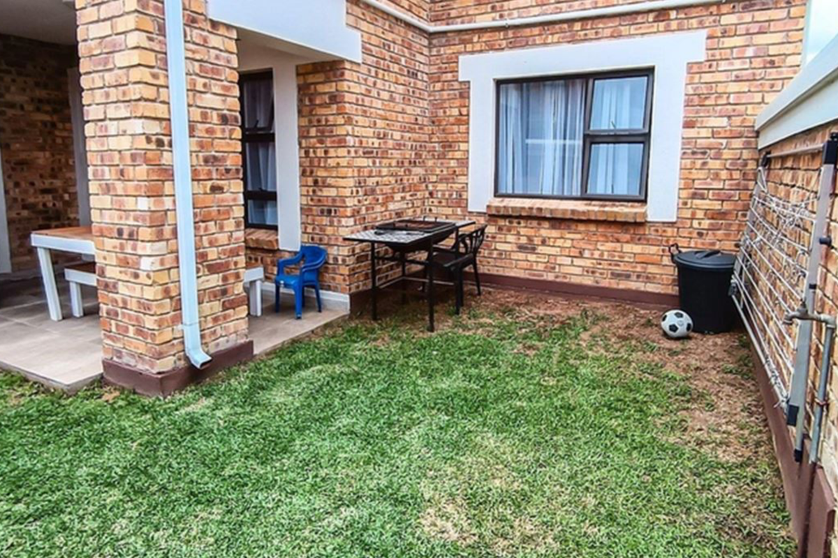 Modern 3-Bedroom Ground Floor Unit  – Secure, Stylish & Well-Located - Photo 2