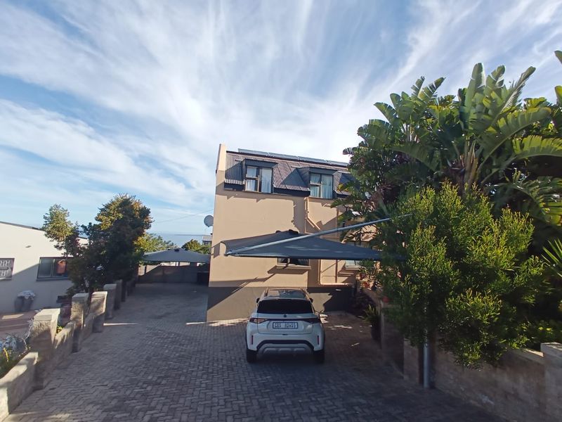 Spacious & Versatile 4-Bedroom Duet for Sale – Dana Bay, Mossel Bay - Photo 4
