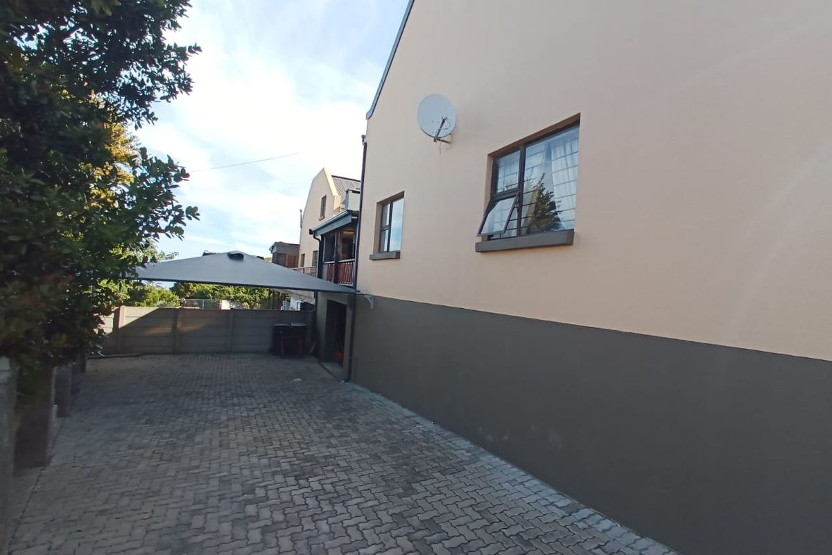 Spacious & Versatile 4-Bedroom Duet for Sale – Dana Bay, Mossel Bay - Photo 5