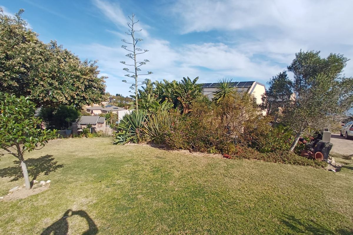 Spacious & Versatile 4-Bedroom Duet for Sale – Dana Bay, Mossel Bay - Photo 3