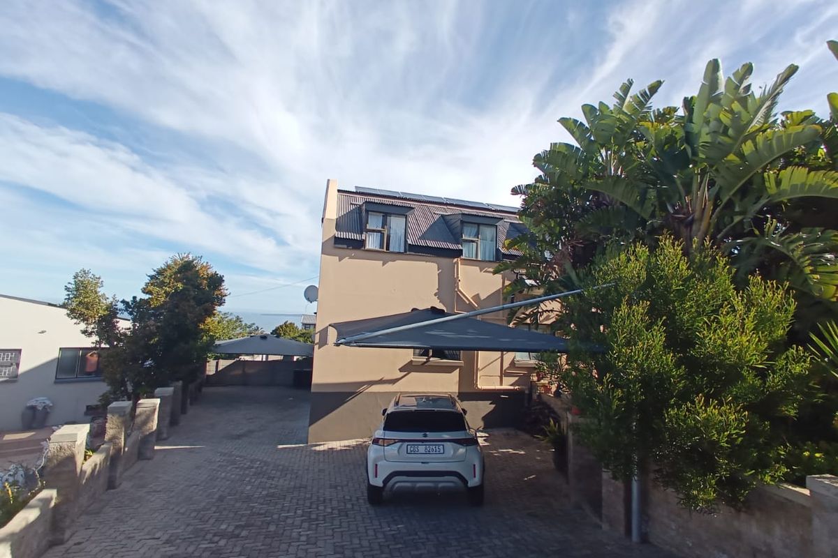 Spacious & Versatile 4-Bedroom Duet for Sale – Dana Bay, Mossel Bay - Photo 4