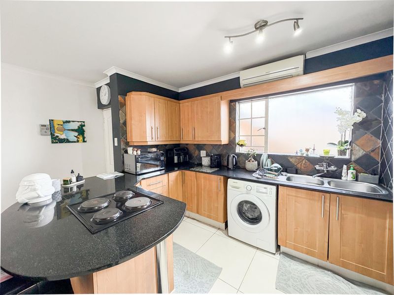 Modern, Renovated 2-Bedroom Apartment with Spacious Living and Prime Amenities - Photo 6