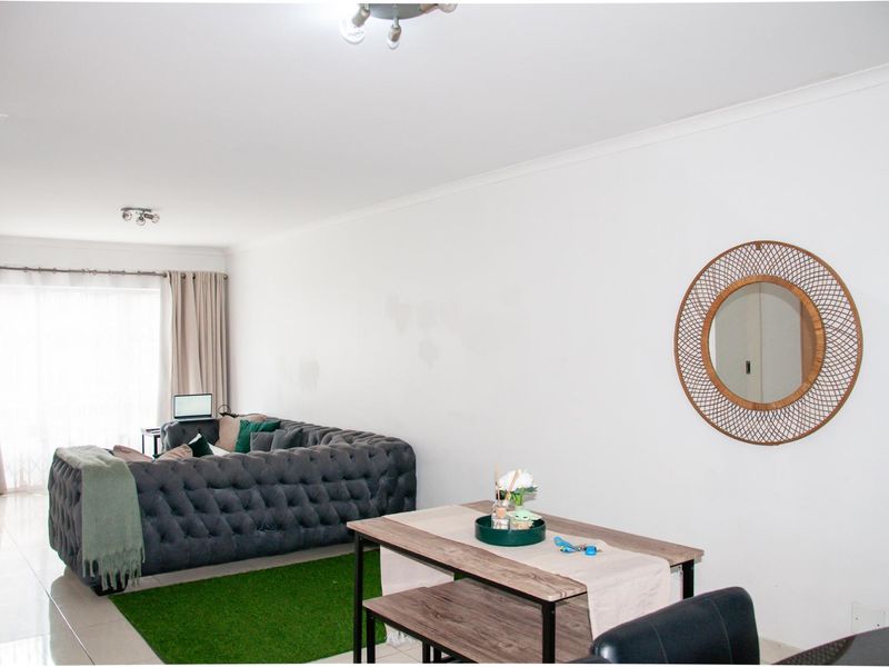 Modern, Renovated 2-Bedroom Apartment with Spacious Living and Prime Amenities - Photo 3