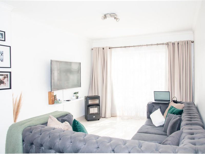 Modern, Renovated 2-Bedroom Apartment with Spacious Living and Prime Amenities - Photo 4