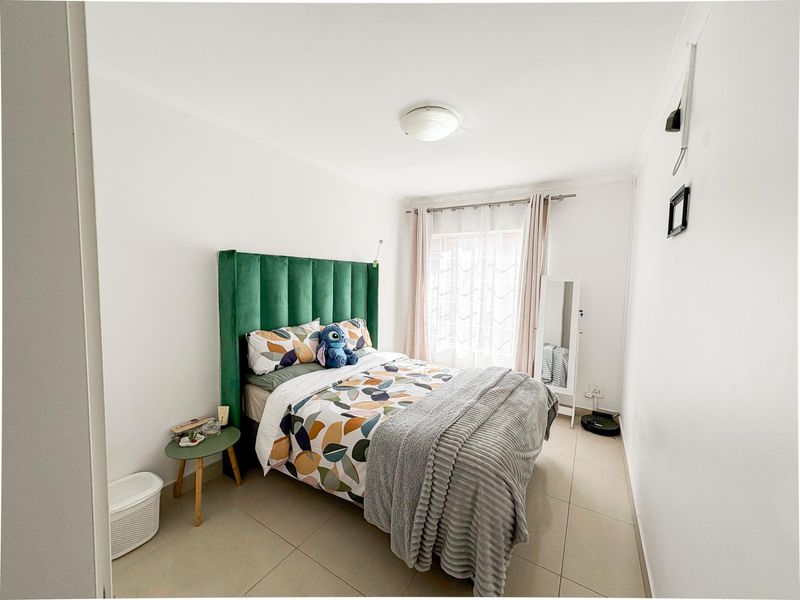 Modern, Renovated 2-Bedroom Apartment with Spacious Living and Prime Amenities - Photo 9