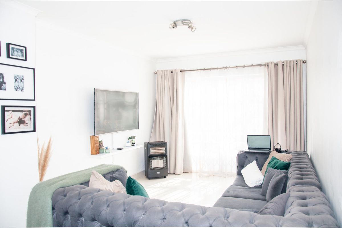 Modern, Renovated 2-Bedroom Apartment with Spacious Living and Prime Amenities - Photo 4