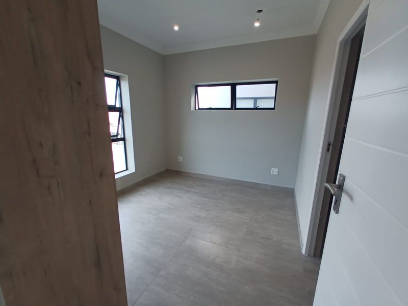 2-Bedroom Apartments –Oestervanger, Hartenbos - Photo 4