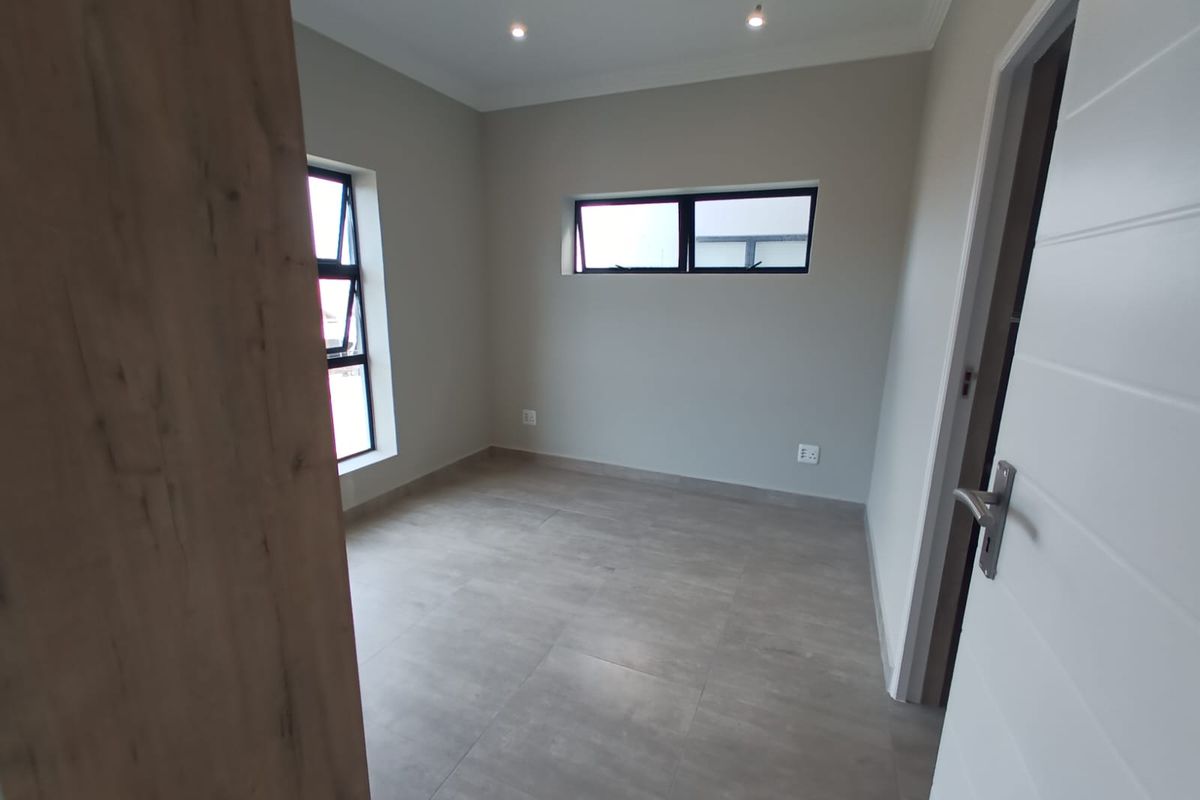 2-Bedroom Apartments –Oestervanger, Hartenbos - Photo 4