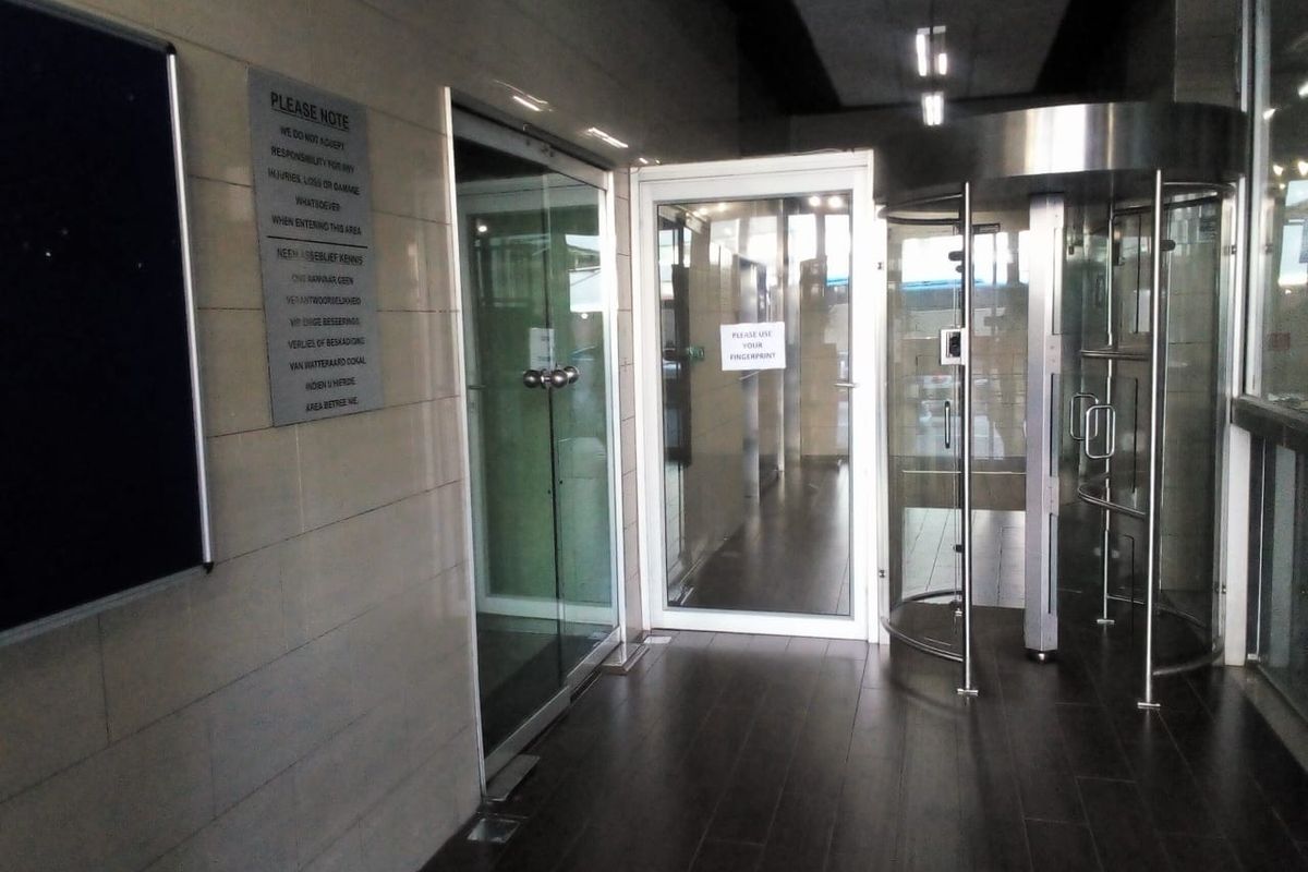 Conveniently located 2 Bedroom for Sale in Braamfontein - Photo 2