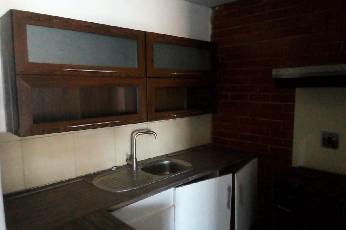 Conveniently located 2 Bedroom for Sale in Braamfontein - Photo 5
