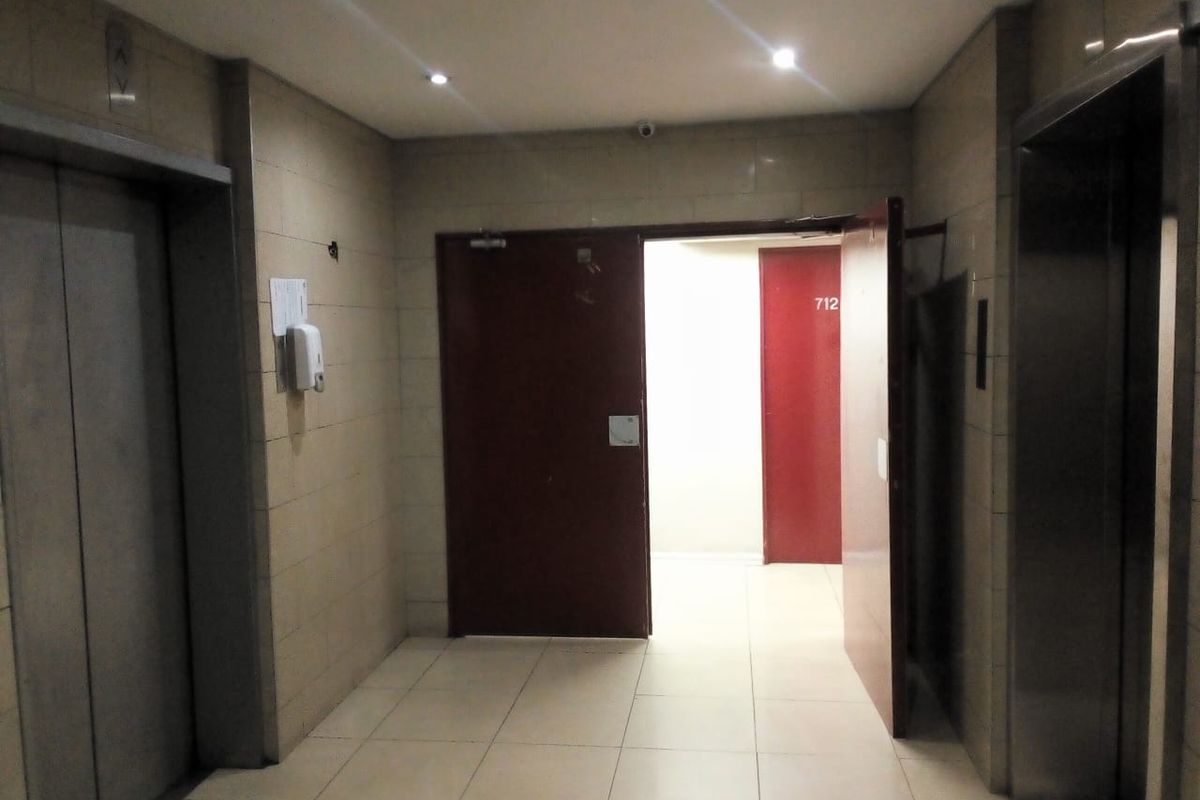 Conveniently located 2 Bedroom for Sale in Braamfontein - Photo 3
