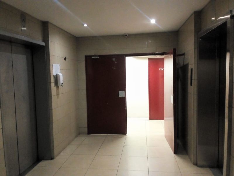 Conveniently located 2 Bedroom for Sale in Braamfontein - Photo 3