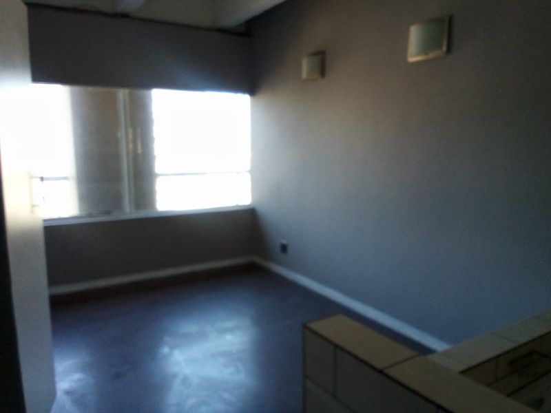 Conveniently located 2 Bedroom for Sale in Braamfontein - Photo 8