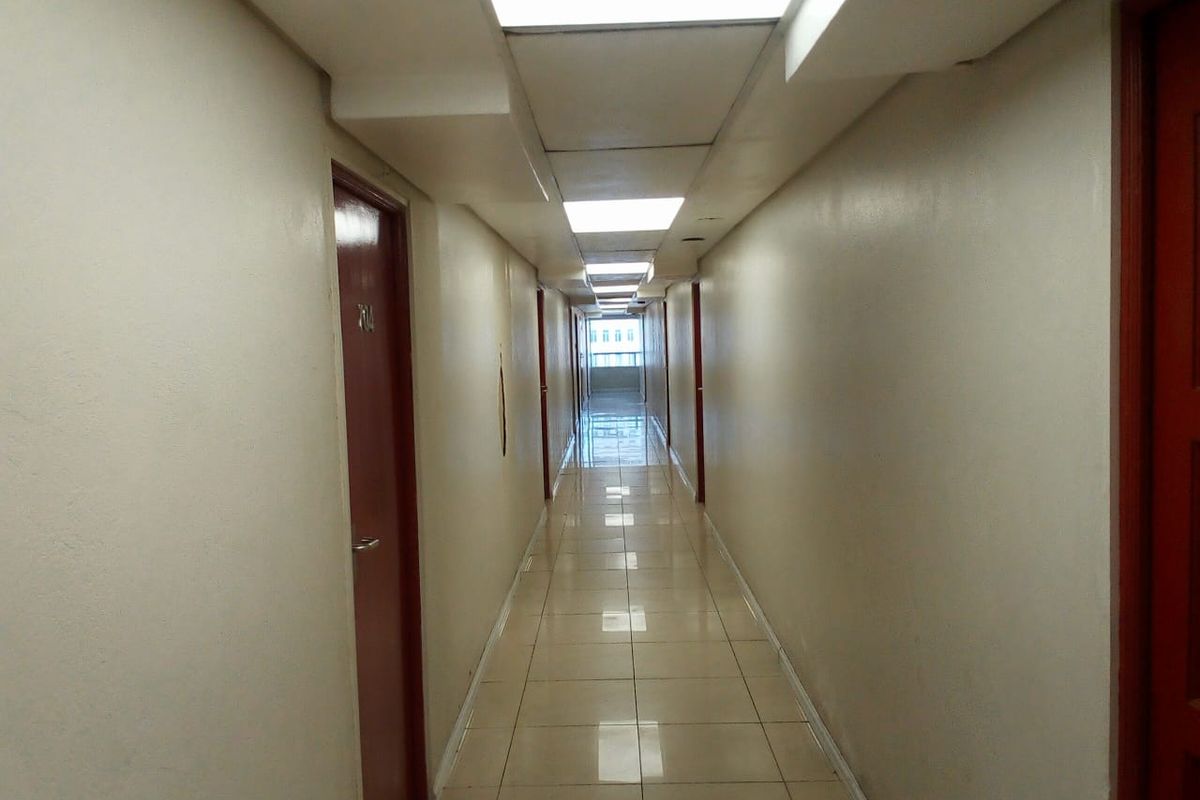 Conveniently located 2 Bedroom for Sale in Braamfontein - Photo 4