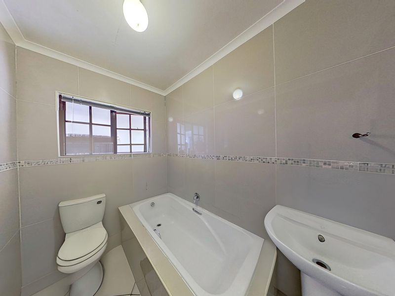Perfect Blend of Comfort & Convenience - Photo 10