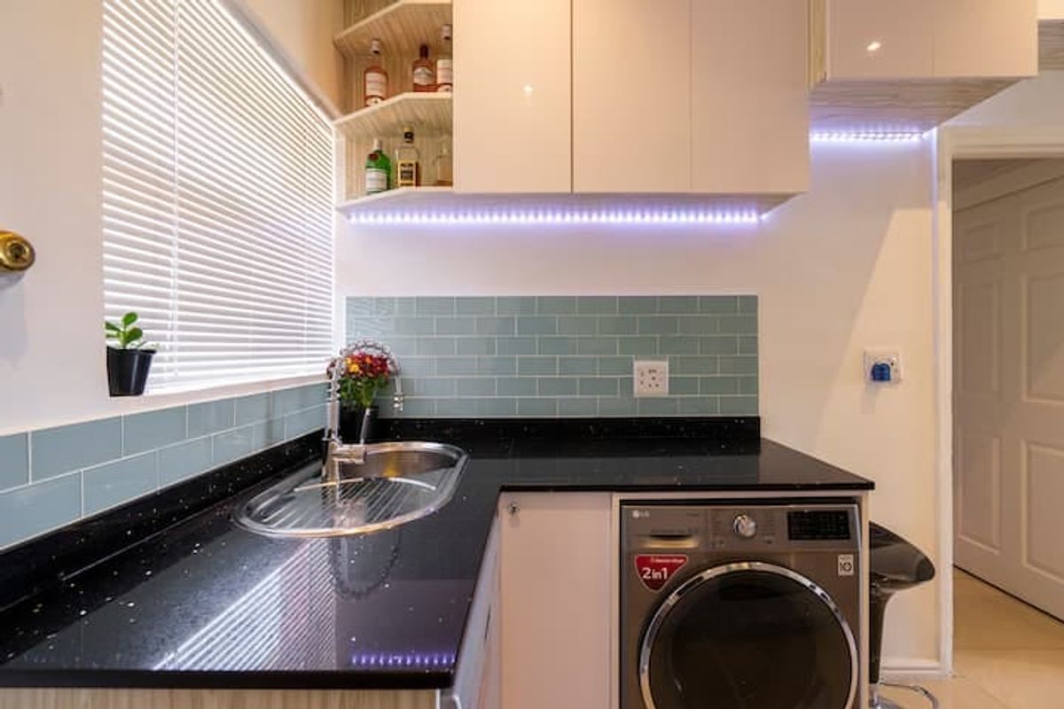 Charming 2-Bedroom Apartment for Sale in the Heart of Bo-Kaap – Sold Fully Furnished & Airbnb-Ready - Photo 5