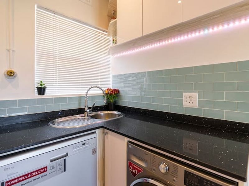 Charming 2-Bedroom Apartment for Sale in the Heart of Bo-Kaap – Sold Fully Furnished & Airbnb-Ready - Photo 6