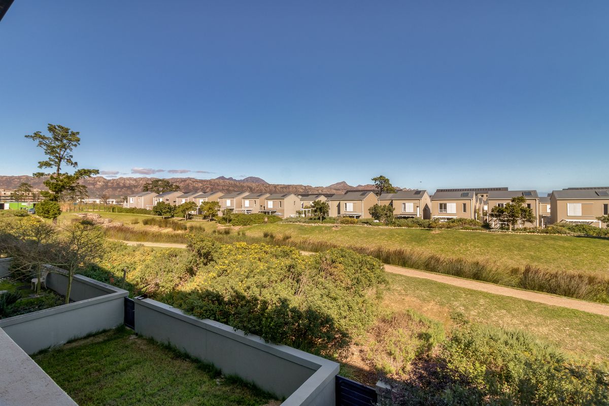 Modern Ease! - Photo 4