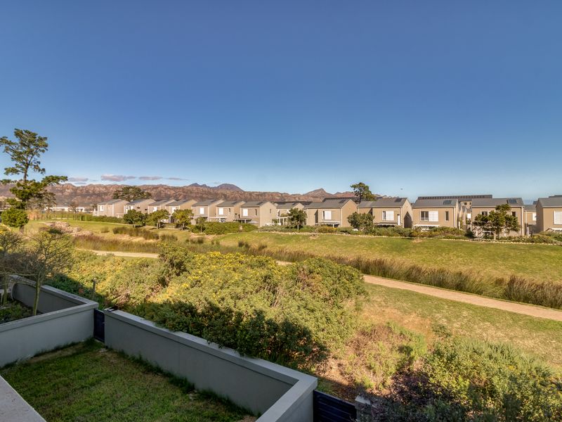 Modern Ease! - Photo 4