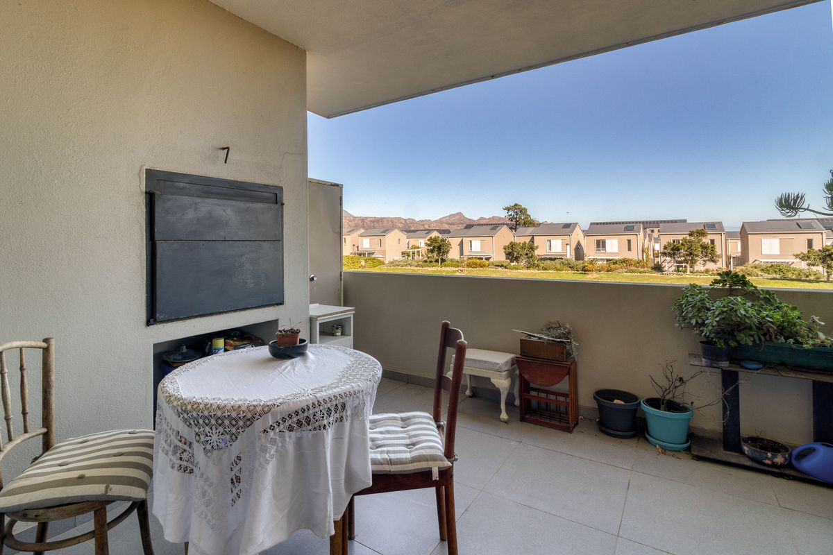 Modern Ease! - Photo 2