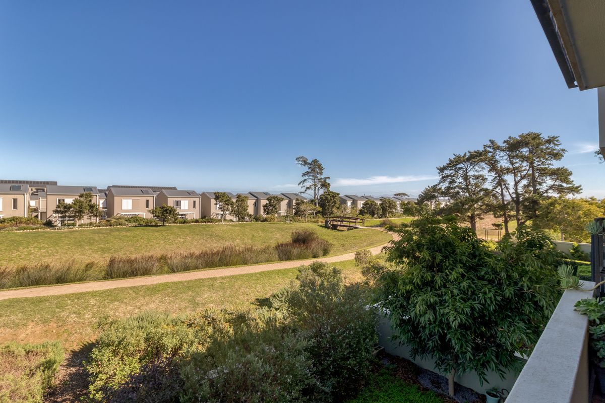 Modern Ease! - Photo 3