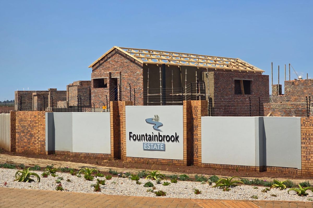 Modern Family Living in the Exclusive Fountainbrook Estate - Photo 3