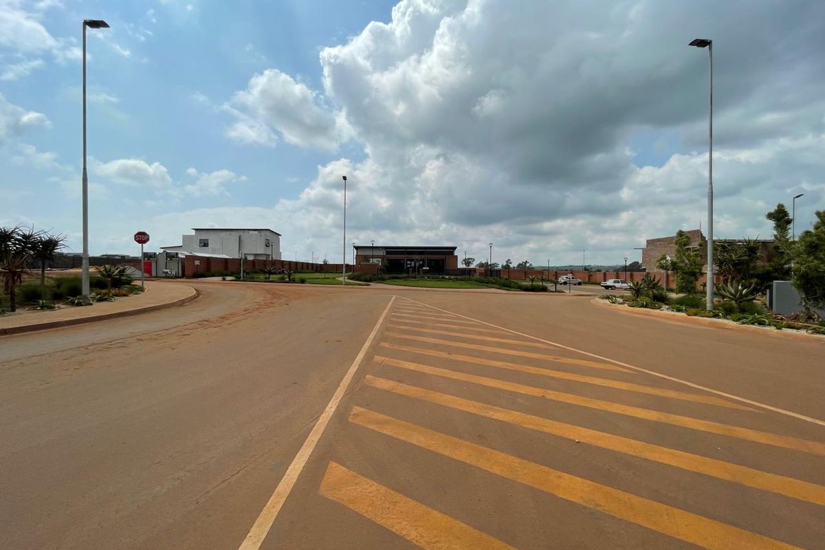 Modern Family Living in the Exclusive Fountainbrook Estate - Photo 5