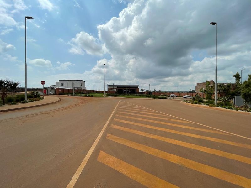 Modern Family Living in the Exclusive Fountainbrook Estate - Photo 5