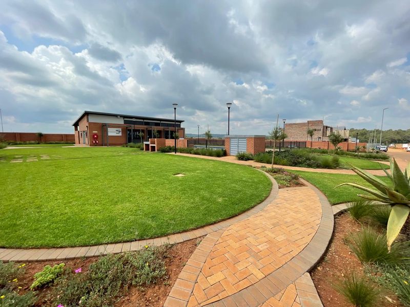 Modern Family Living in the Exclusive Fountainbrook Estate - Photo 7