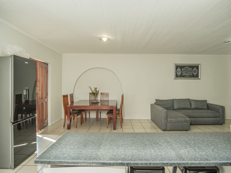 Prime 3,172m2 Development Potential – Lansdowne/Wetton | POA - Photo 10