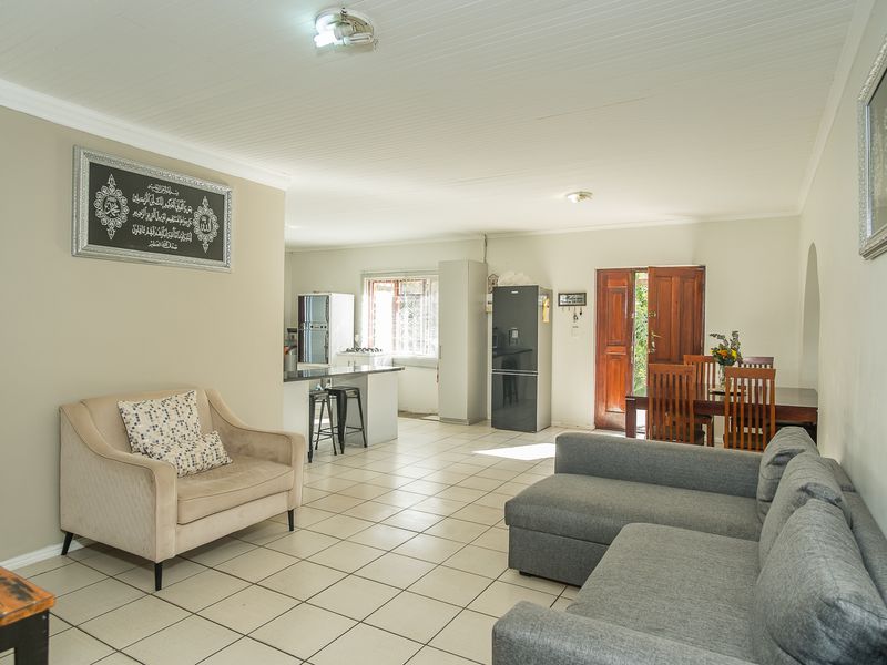 Prime 3,172m2 Development Potential – Lansdowne/Wetton | POA - Photo 7