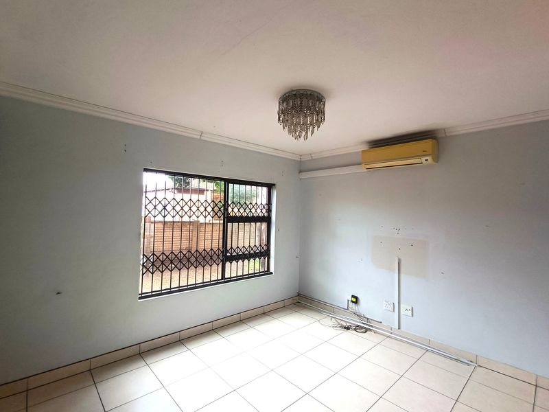 Perfectly Positioned Ground Floor Gem in the Heart of the CBD - Photo 6