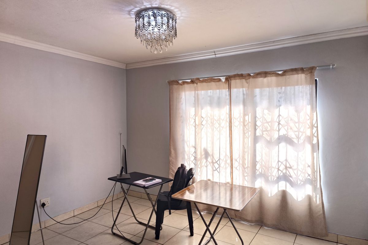 Perfectly Positioned Ground Floor Gem in the Heart of the CBD - Photo 2