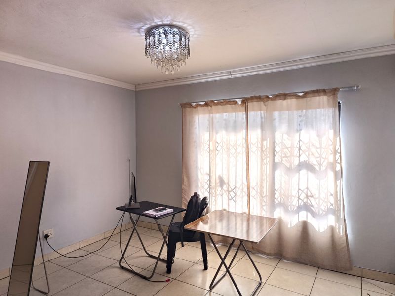 Perfectly Positioned Ground Floor Gem in the Heart of the CBD - Photo 2