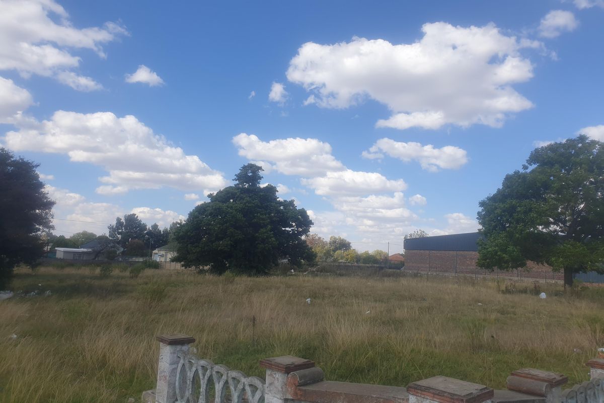 2 Stands for sale on the main street - Photo 2