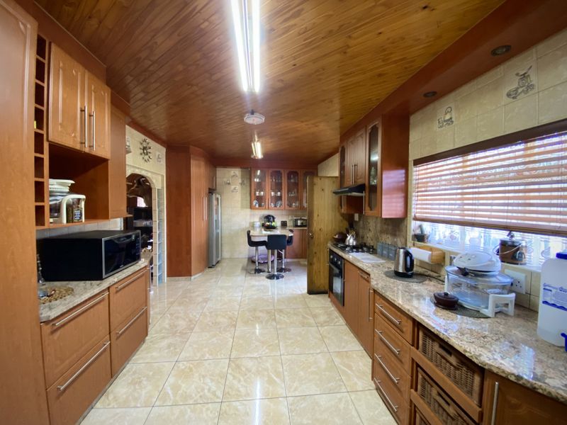 Comfort Meets Style - Photo 10