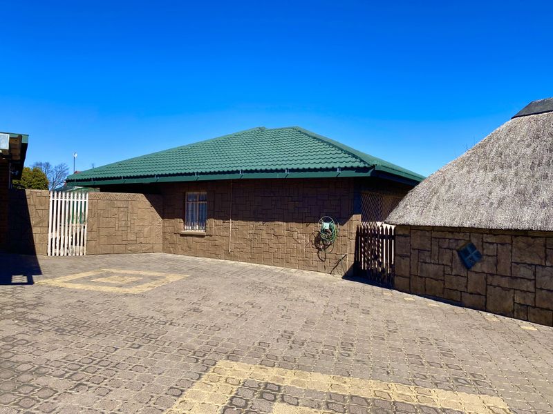 Comfort Meets Style - Photo 6