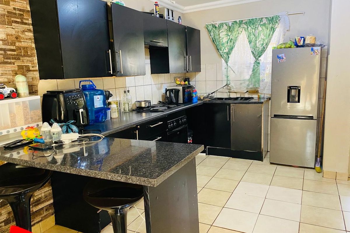 Look @ what a lot I've got - Photo 3