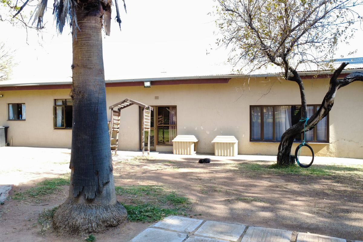 No Transfer Fees! Multi-Home Smallholding with Strong Water Supply & Business Potential - Photo 4