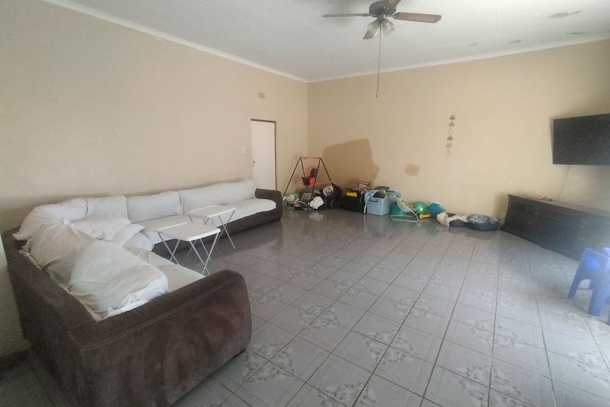 No Transfer Fees! Multi-Home Smallholding with Strong Water Supply & Business Potential - Photo 5